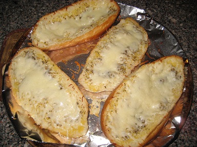 Garlic bread with cheese